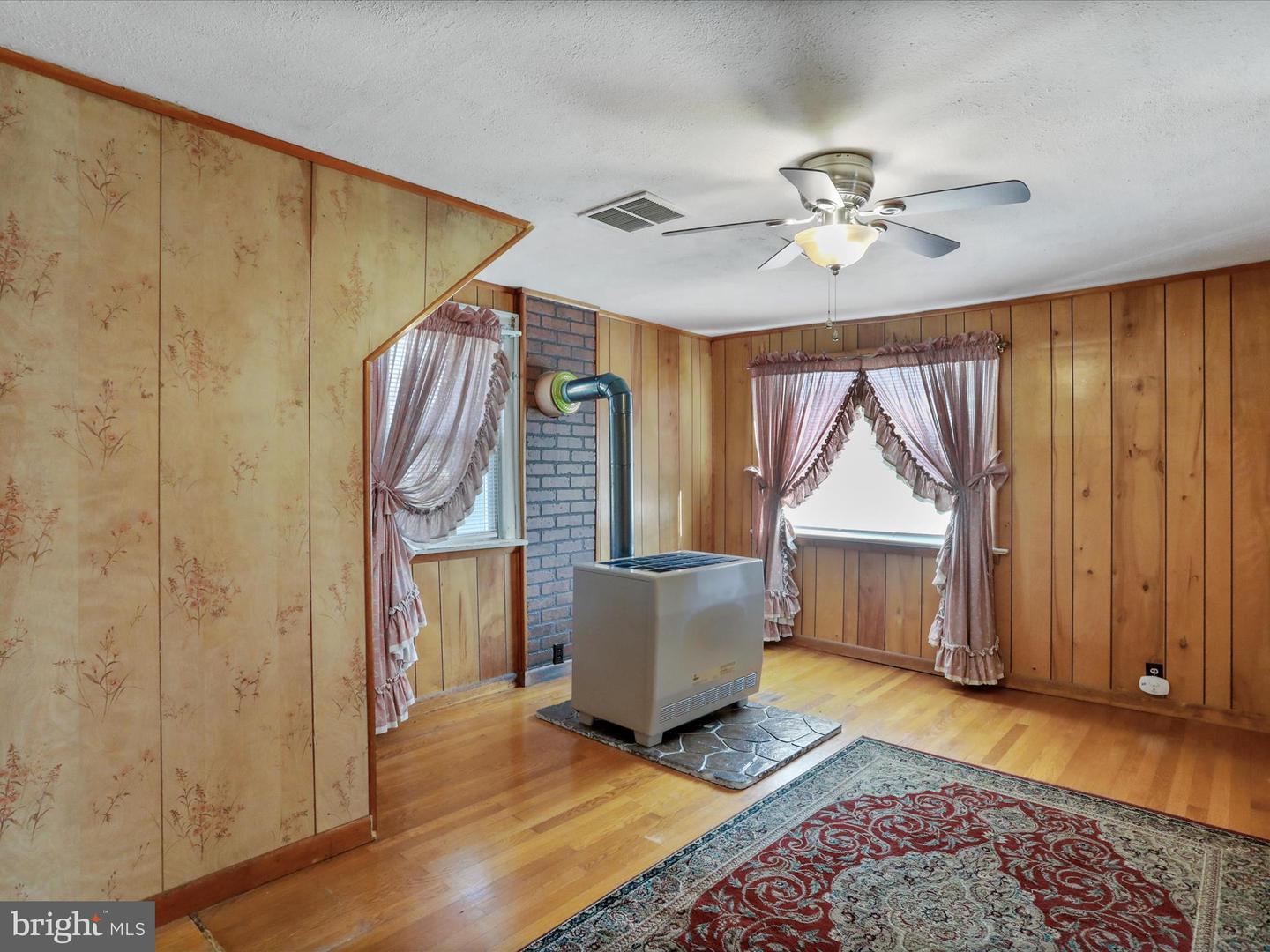 1593 HAHNS LN, TOMS BROOK, Virginia 22660, 2 Bedrooms Bedrooms, ,1 BathroomBathrooms,Residential,For sale,1593 HAHNS LN,VASH2011916 MLS # VASH2011916
