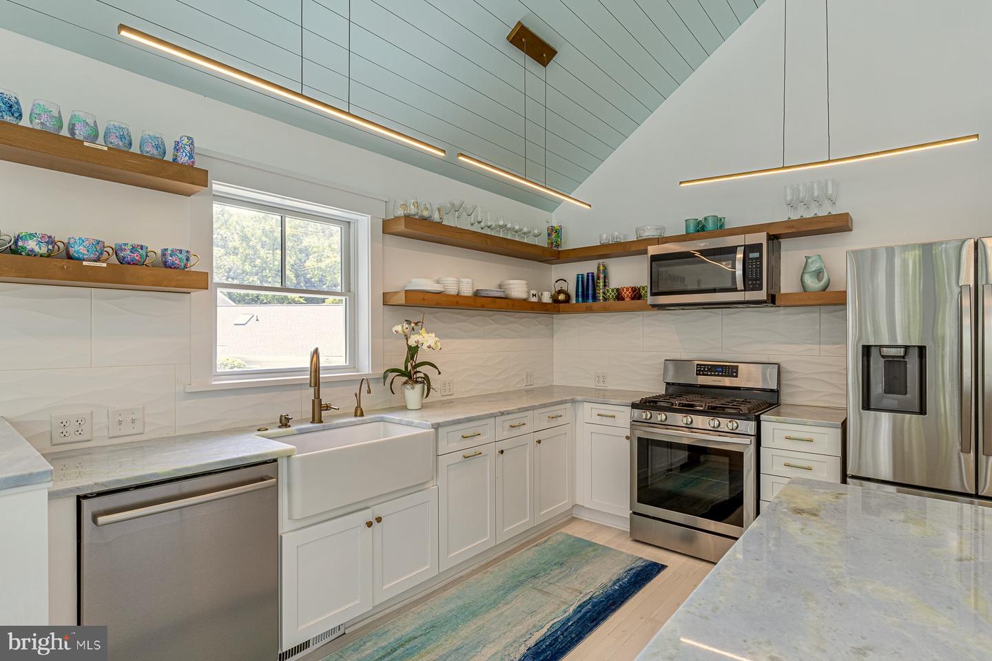 230 BREEZY POINT, WHITE STONE, Virginia 22578, 7 Bedrooms Bedrooms, 15 Rooms Rooms,7 BathroomsBathrooms,Residential,For sale,230 BREEZY POINT,VALV2000842 MLS # VALV2000842