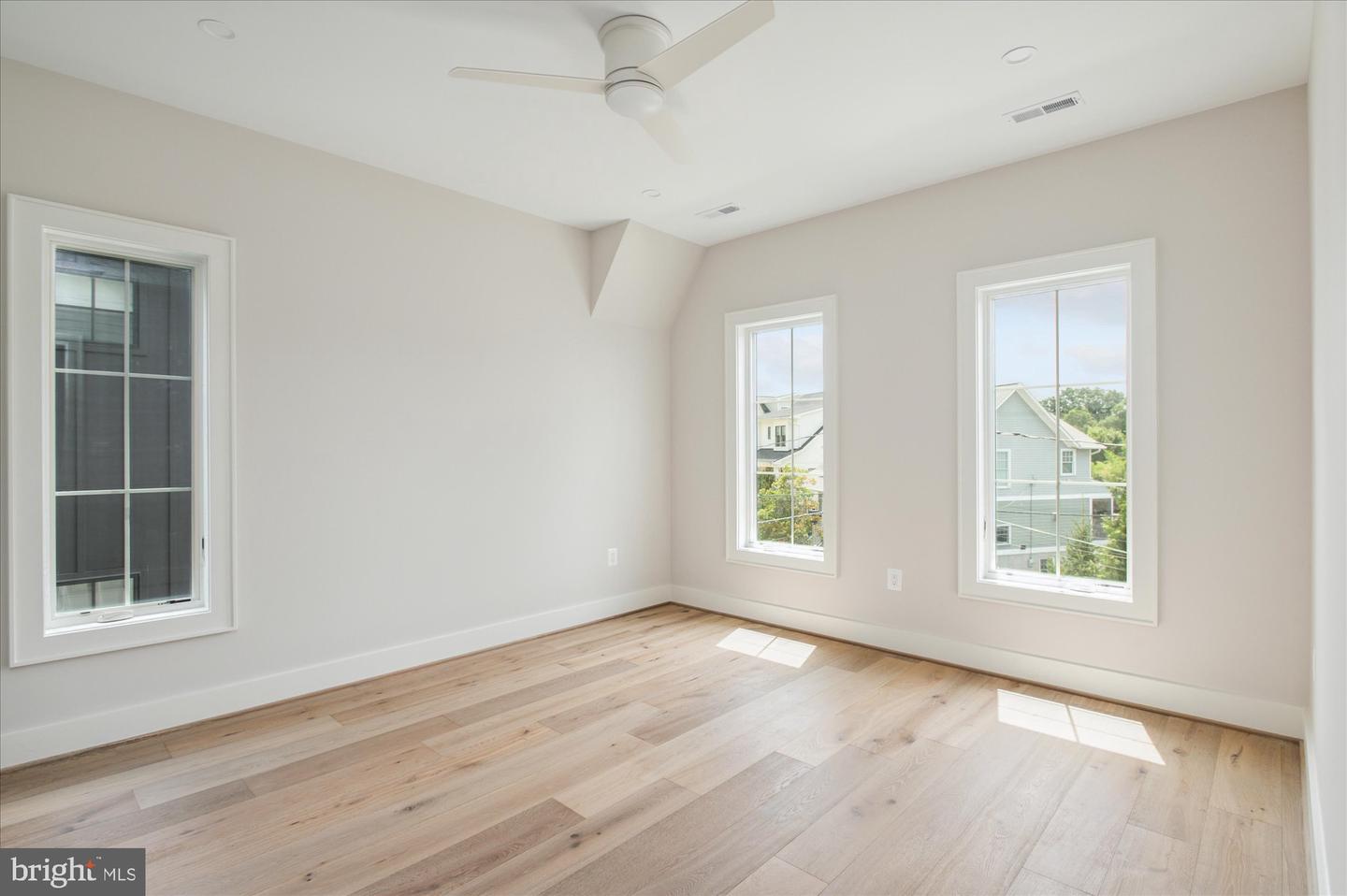 2615 3RD ST N, ARLINGTON, Virginia 22201, 7 Bedrooms Bedrooms, ,7 BathroomsBathrooms,Residential,For sale,2615 3RD ST N,VAAR2052932 MLS # VAAR2052932