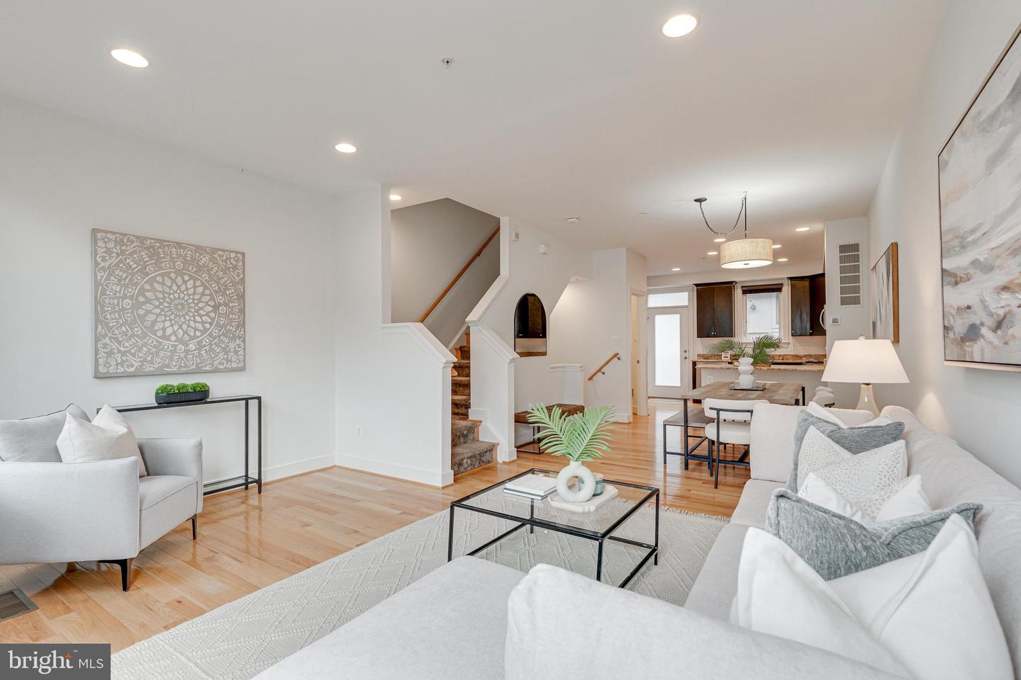 2947 STELLA BLUE LN, FAIRFAX, Virginia 22031, 3 Bedrooms Bedrooms, ,3 BathroomsBathrooms,Residential,For sale,2947 STELLA BLUE LN,VAFX2233080 MLS # VAFX2233080