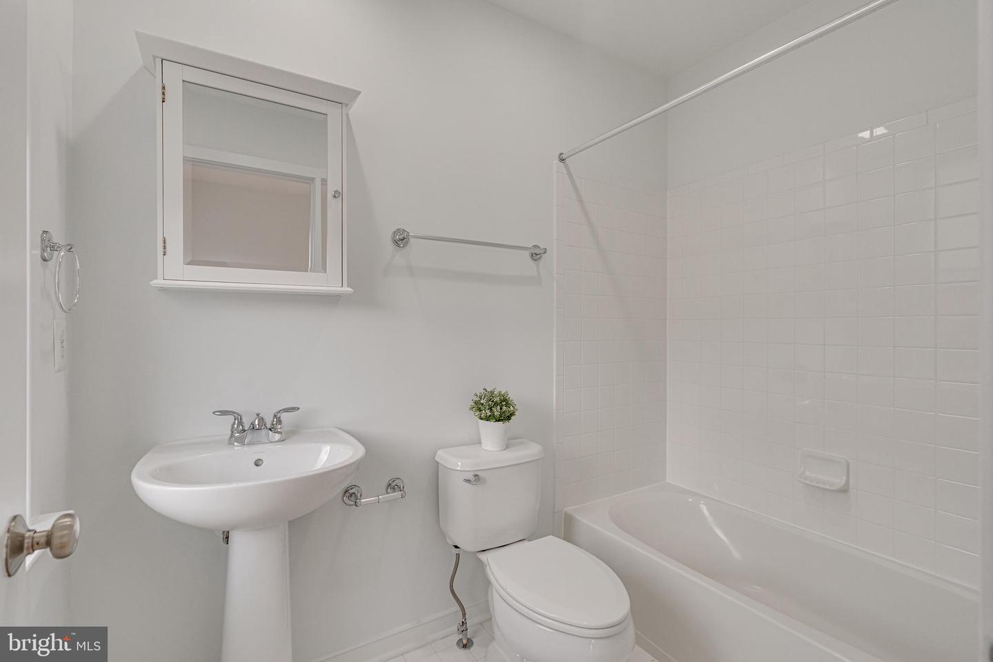 2947 STELLA BLUE LN, FAIRFAX, Virginia 22031, 3 Bedrooms Bedrooms, ,3 BathroomsBathrooms,Residential,For sale,2947 STELLA BLUE LN,VAFX2233080 MLS # VAFX2233080