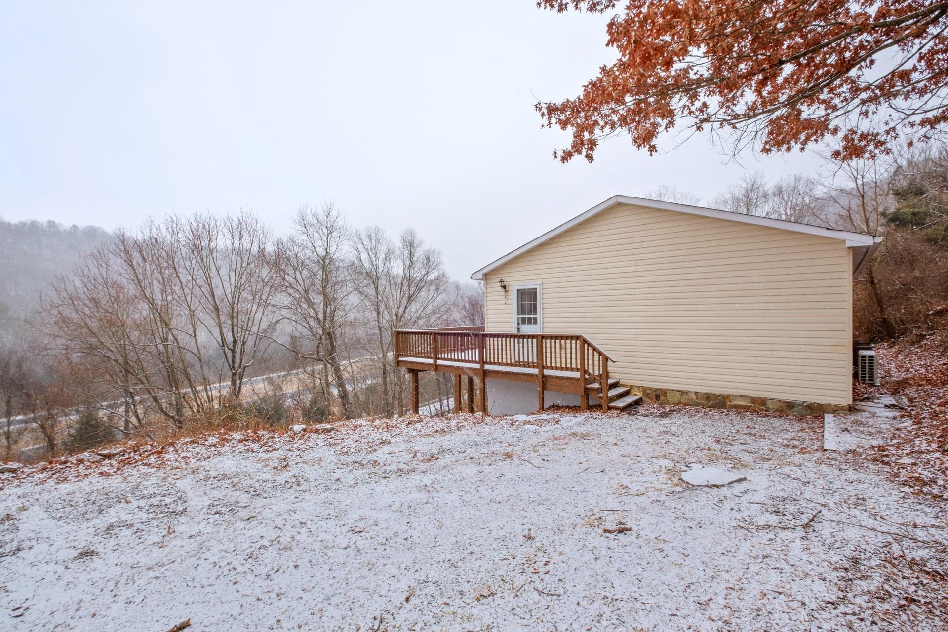 129 HILLWOOD DR, FRONT ROYAL, Virginia 22630, 3 Bedrooms Bedrooms, ,1 BathroomBathrooms,Residential,129 HILLWOOD DR,666438 MLS # 666438