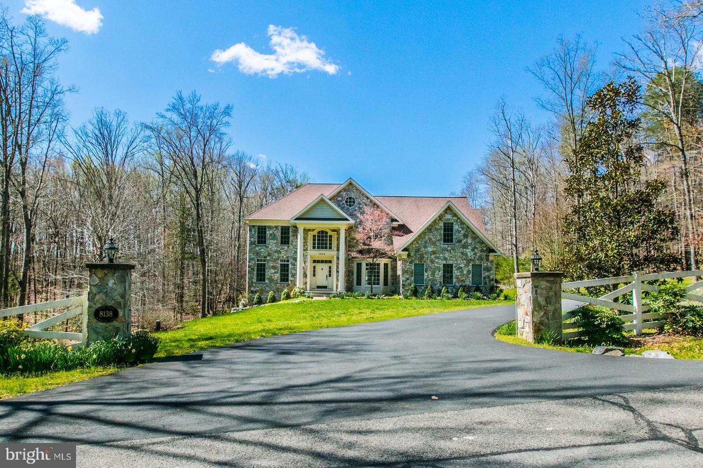 8138 RONDELAY LN, FAIRFAX STATION, Virginia 22039, 5 Bedrooms Bedrooms, ,4 BathroomsBathrooms,Residential,For sale,8138 RONDELAY LN,VAFX2244122 MLS # VAFX2244122
