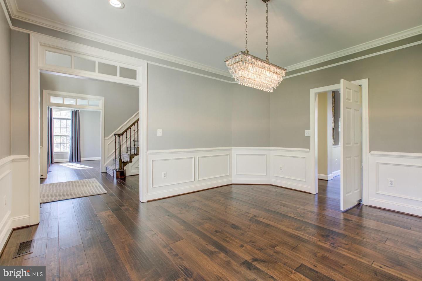 8138 RONDELAY LN, FAIRFAX STATION, Virginia 22039, 5 Bedrooms Bedrooms, ,4 BathroomsBathrooms,Residential,For sale,8138 RONDELAY LN,VAFX2244122 MLS # VAFX2244122