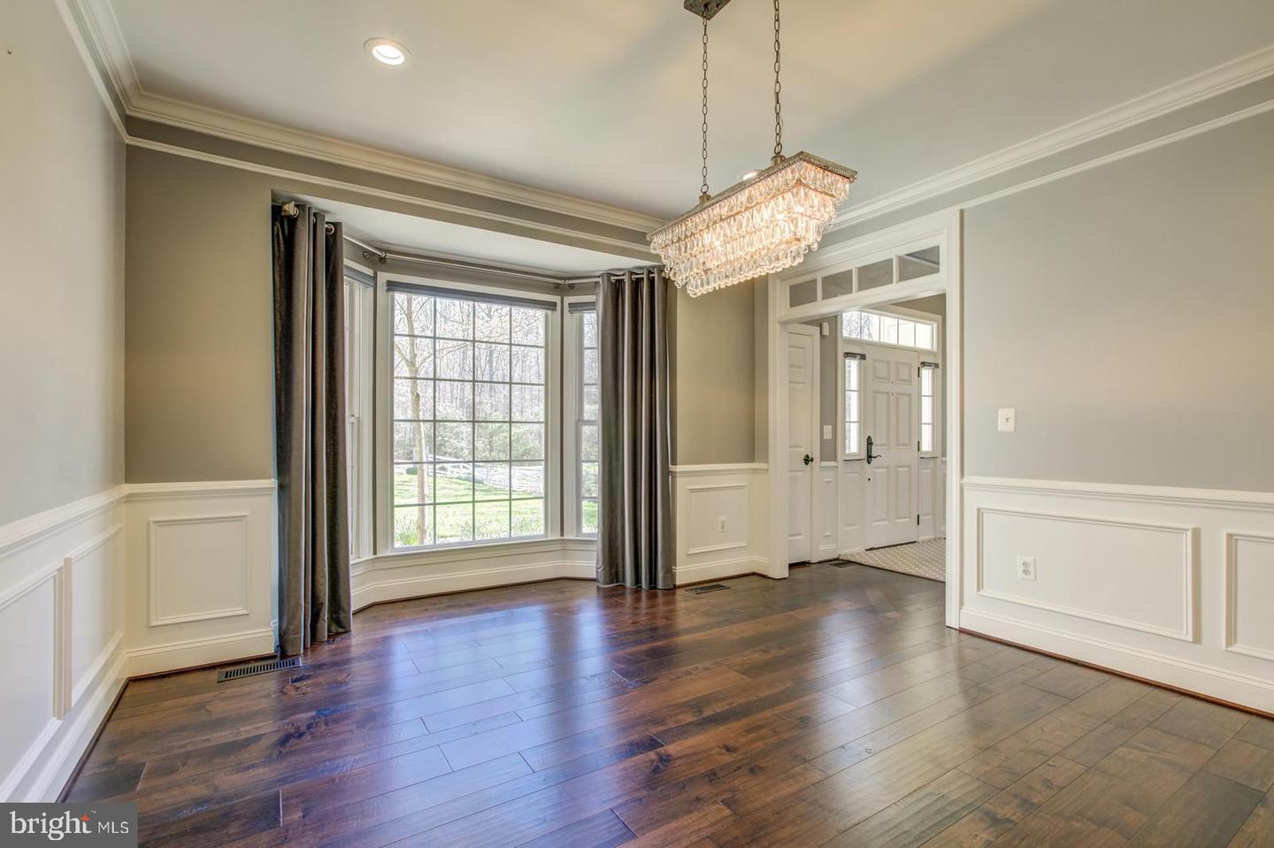 8138 RONDELAY LN, FAIRFAX STATION, Virginia 22039, 5 Bedrooms Bedrooms, ,4 BathroomsBathrooms,Residential,For sale,8138 RONDELAY LN,VAFX2244122 MLS # VAFX2244122