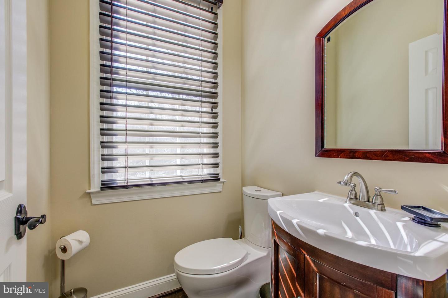 8138 RONDELAY LN, FAIRFAX STATION, Virginia 22039, 5 Bedrooms Bedrooms, ,4 BathroomsBathrooms,Residential,For sale,8138 RONDELAY LN,VAFX2244122 MLS # VAFX2244122