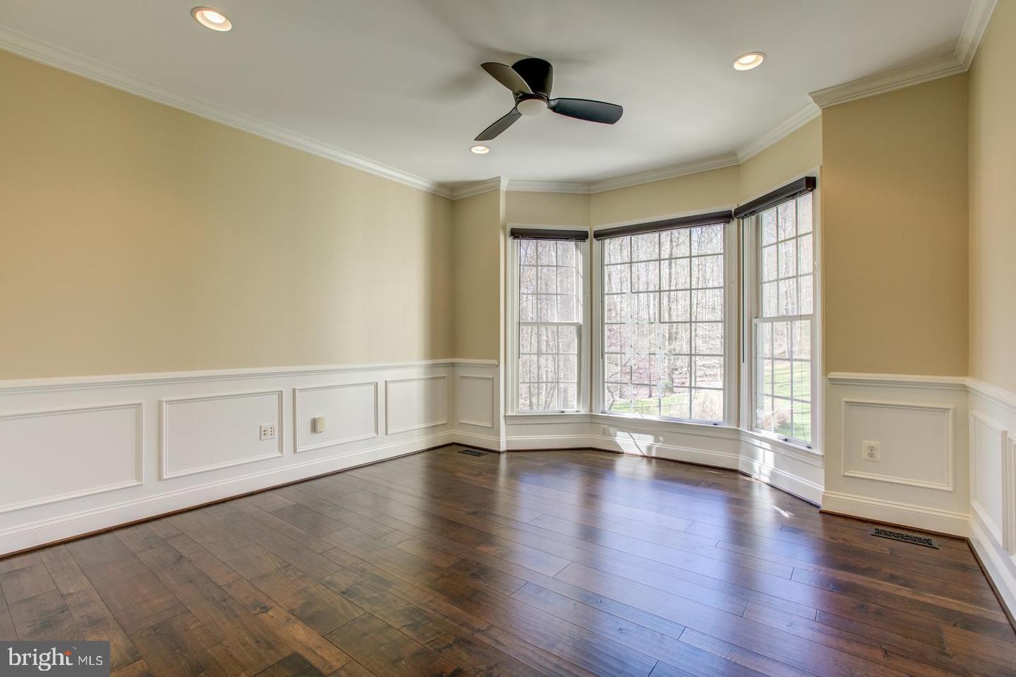 8138 RONDELAY LN, FAIRFAX STATION, Virginia 22039, 5 Bedrooms Bedrooms, ,4 BathroomsBathrooms,Residential,For sale,8138 RONDELAY LN,VAFX2244122 MLS # VAFX2244122