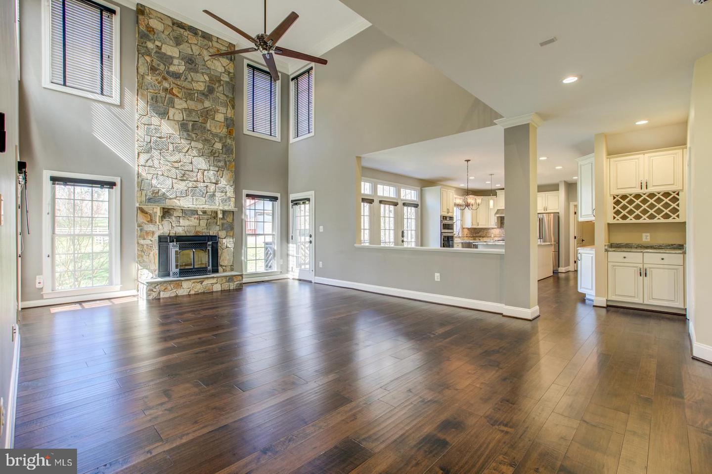 8138 RONDELAY LN, FAIRFAX STATION, Virginia 22039, 5 Bedrooms Bedrooms, ,4 BathroomsBathrooms,Residential,For sale,8138 RONDELAY LN,VAFX2244122 MLS # VAFX2244122