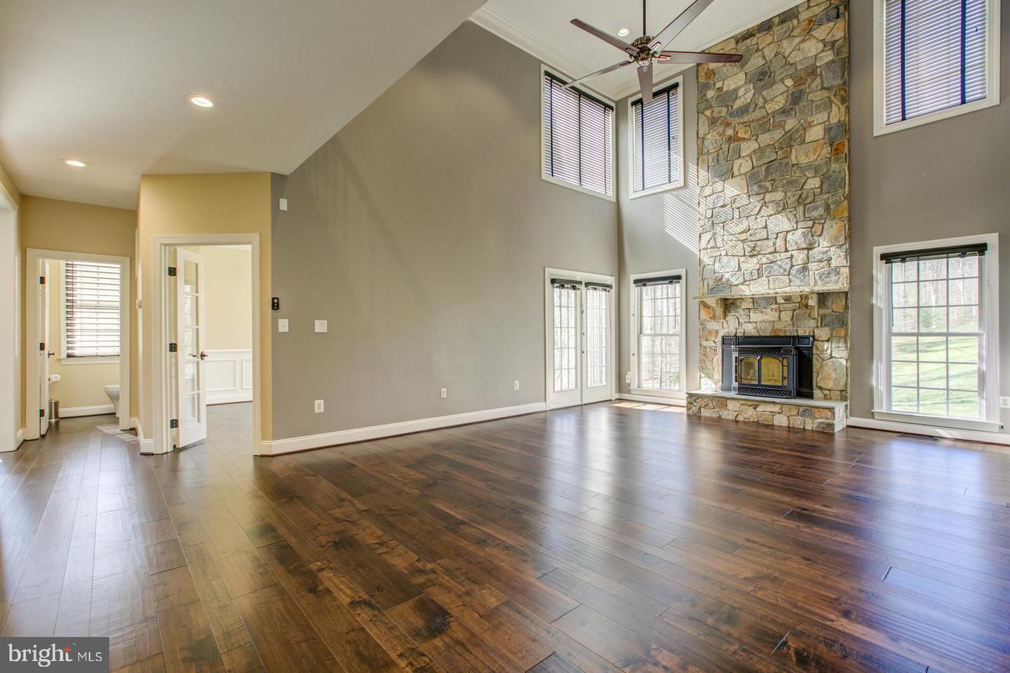 8138 RONDELAY LN, FAIRFAX STATION, Virginia 22039, 5 Bedrooms Bedrooms, ,4 BathroomsBathrooms,Residential,For sale,8138 RONDELAY LN,VAFX2244122 MLS # VAFX2244122
