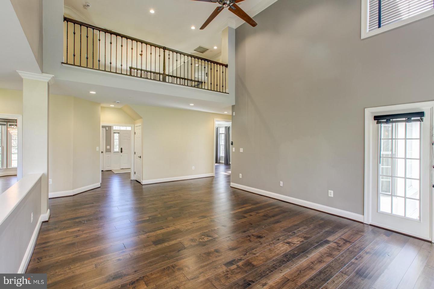 8138 RONDELAY LN, FAIRFAX STATION, Virginia 22039, 5 Bedrooms Bedrooms, ,4 BathroomsBathrooms,Residential,For sale,8138 RONDELAY LN,VAFX2244122 MLS # VAFX2244122