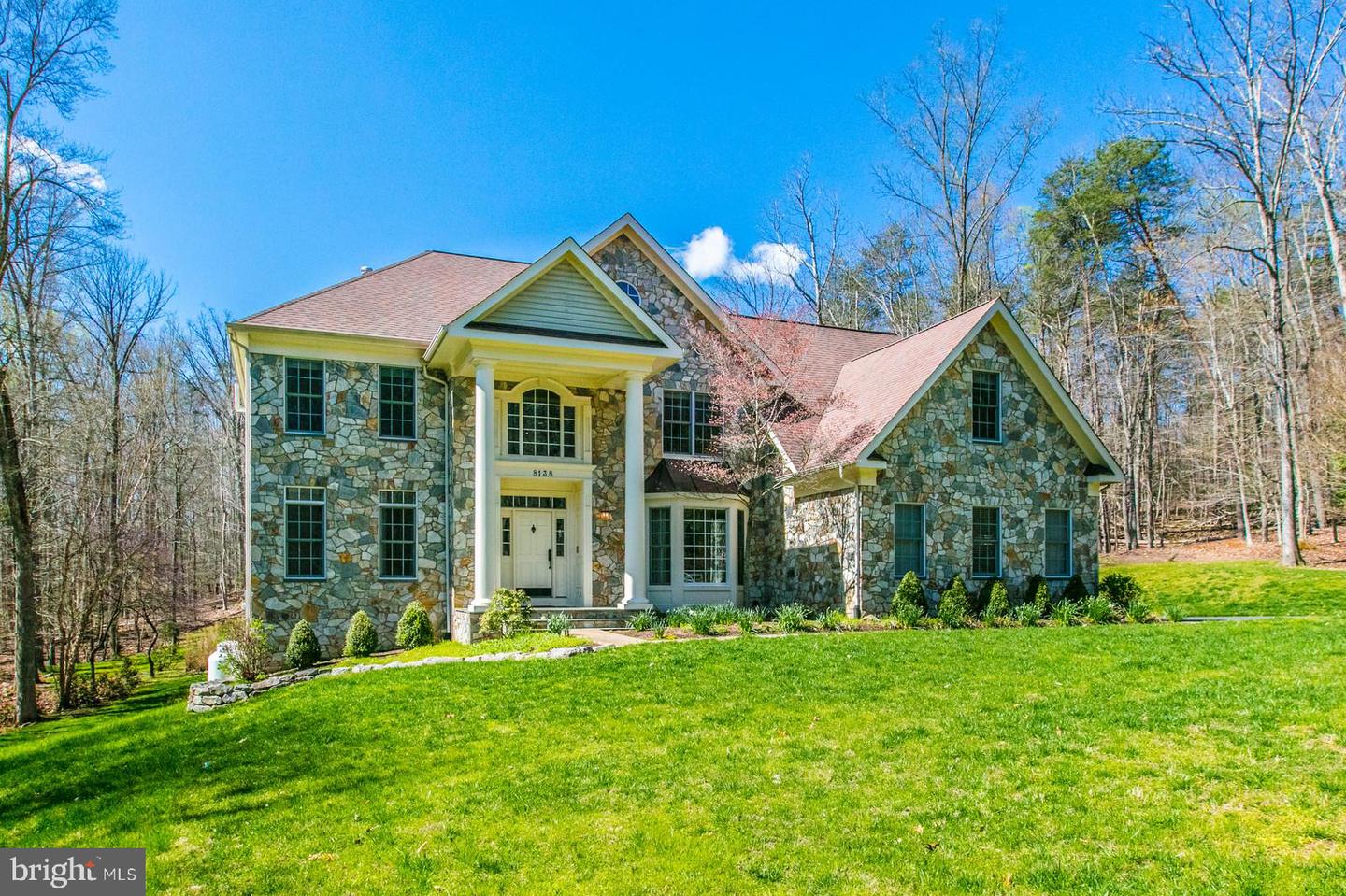 8138 RONDELAY LN, FAIRFAX STATION, Virginia 22039, 5 Bedrooms Bedrooms, ,4 BathroomsBathrooms,Residential,For sale,8138 RONDELAY LN,VAFX2244122 MLS # VAFX2244122
