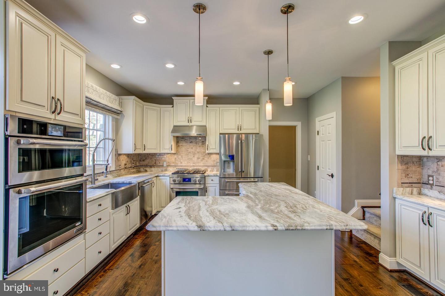 8138 RONDELAY LN, FAIRFAX STATION, Virginia 22039, 5 Bedrooms Bedrooms, ,4 BathroomsBathrooms,Residential,For sale,8138 RONDELAY LN,VAFX2244122 MLS # VAFX2244122