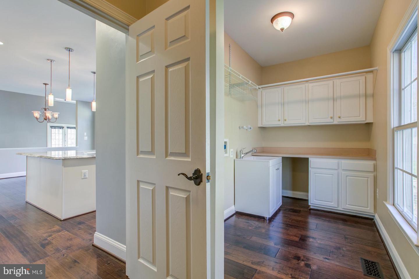 8138 RONDELAY LN, FAIRFAX STATION, Virginia 22039, 5 Bedrooms Bedrooms, ,4 BathroomsBathrooms,Residential,For sale,8138 RONDELAY LN,VAFX2244122 MLS # VAFX2244122