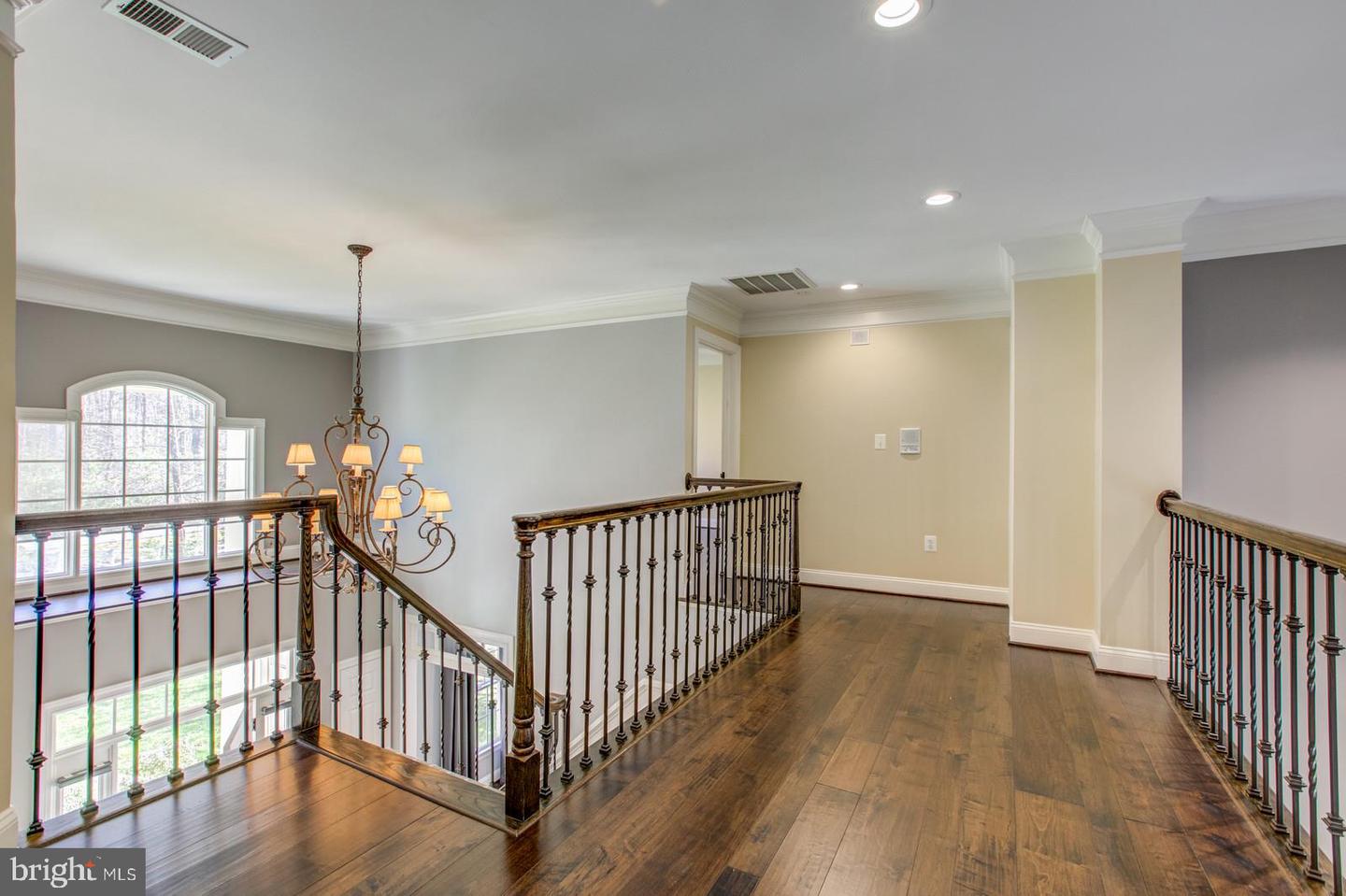 8138 RONDELAY LN, FAIRFAX STATION, Virginia 22039, 5 Bedrooms Bedrooms, ,4 BathroomsBathrooms,Residential,For sale,8138 RONDELAY LN,VAFX2244122 MLS # VAFX2244122