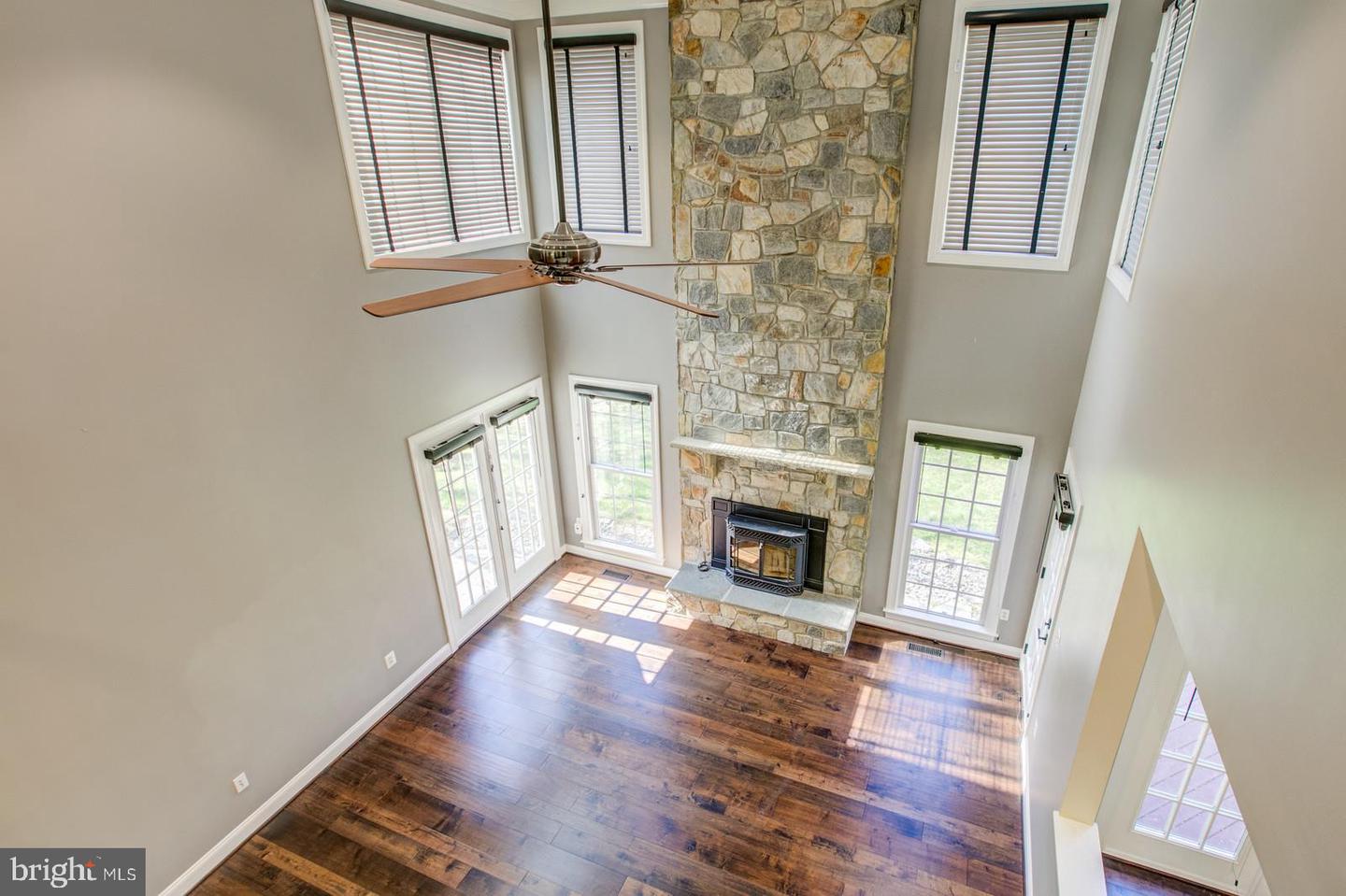 8138 RONDELAY LN, FAIRFAX STATION, Virginia 22039, 5 Bedrooms Bedrooms, ,4 BathroomsBathrooms,Residential,For sale,8138 RONDELAY LN,VAFX2244122 MLS # VAFX2244122