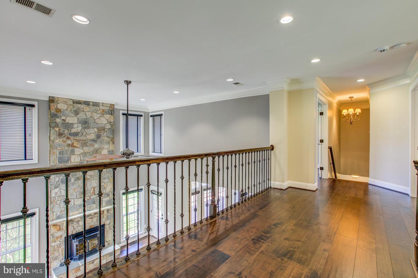 8138 RONDELAY LN, FAIRFAX STATION, Virginia 22039, 5 Bedrooms Bedrooms, ,4 BathroomsBathrooms,Residential,For sale,8138 RONDELAY LN,VAFX2244122 MLS # VAFX2244122