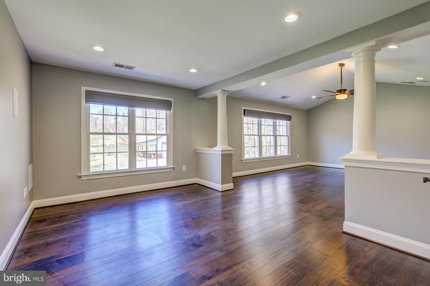 8138 RONDELAY LN, FAIRFAX STATION, Virginia 22039, 5 Bedrooms Bedrooms, ,4 BathroomsBathrooms,Residential,For sale,8138 RONDELAY LN,VAFX2244122 MLS # VAFX2244122