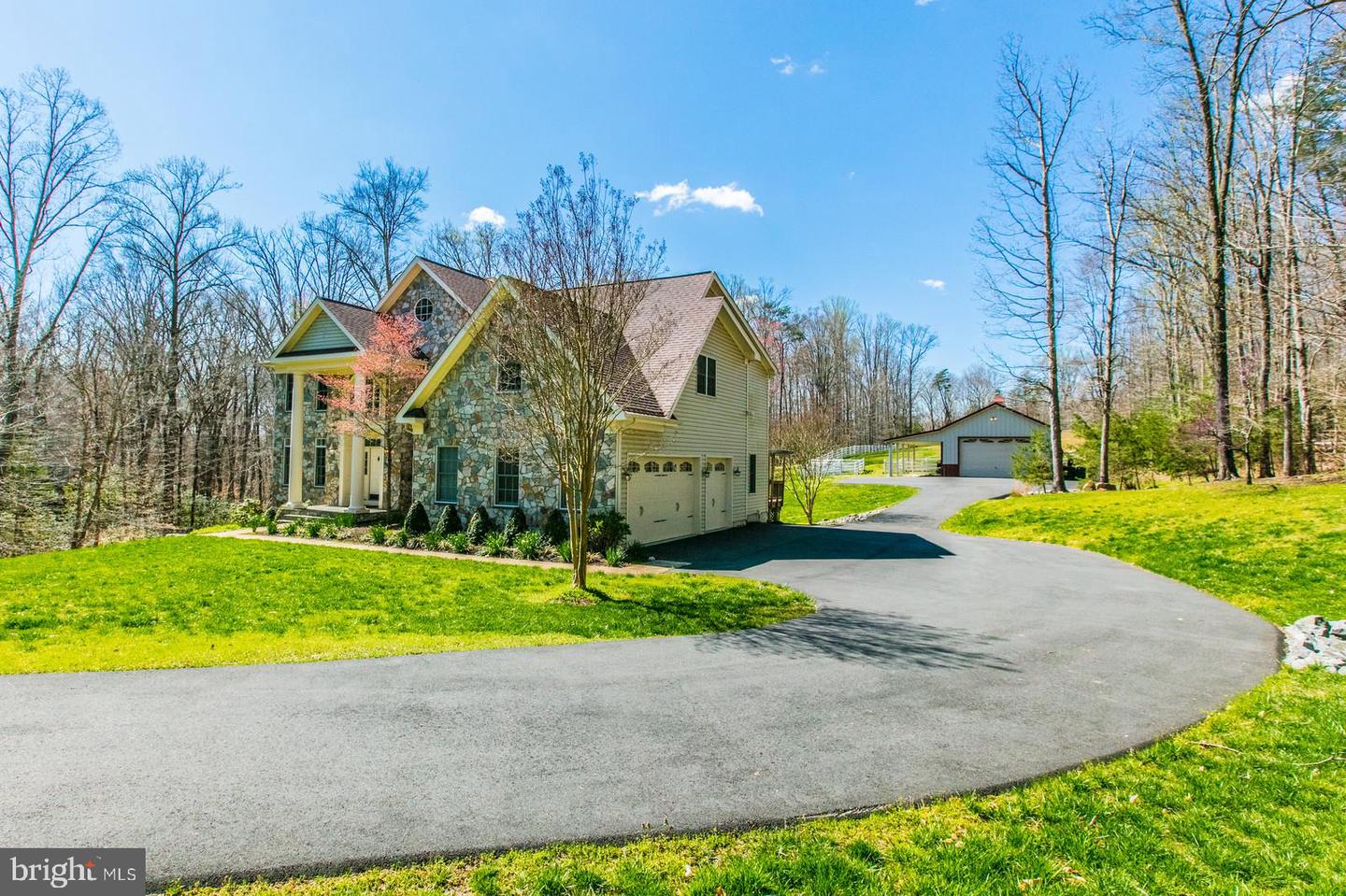 8138 RONDELAY LN, FAIRFAX STATION, Virginia 22039, 5 Bedrooms Bedrooms, ,4 BathroomsBathrooms,Residential,For sale,8138 RONDELAY LN,VAFX2244122 MLS # VAFX2244122