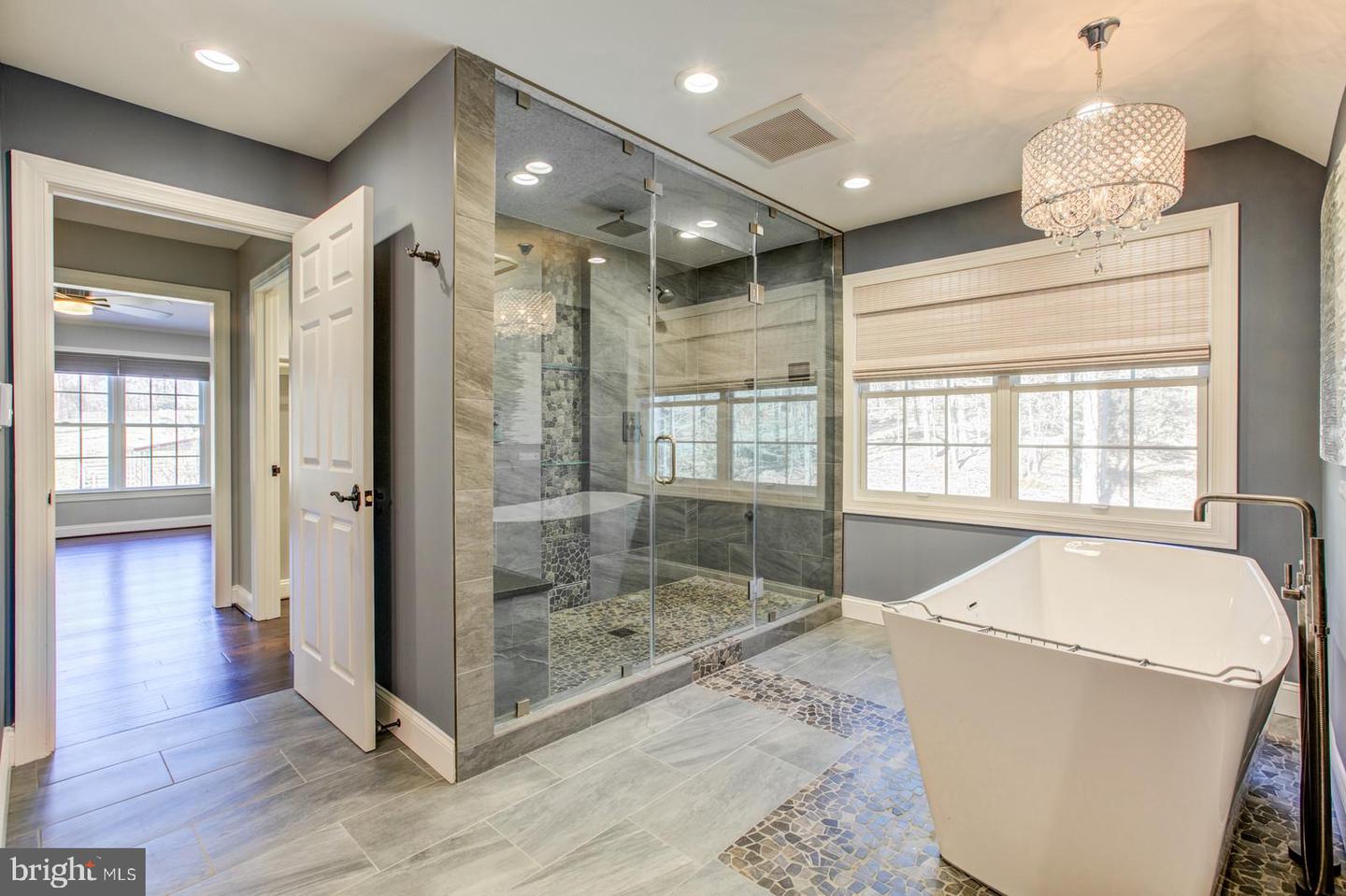 8138 RONDELAY LN, FAIRFAX STATION, Virginia 22039, 5 Bedrooms Bedrooms, ,4 BathroomsBathrooms,Residential,For sale,8138 RONDELAY LN,VAFX2244122 MLS # VAFX2244122