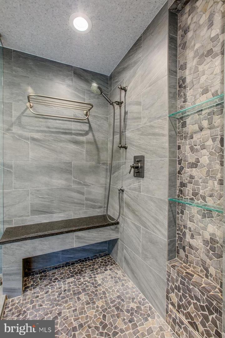 8138 RONDELAY LN, FAIRFAX STATION, Virginia 22039, 5 Bedrooms Bedrooms, ,4 BathroomsBathrooms,Residential,For sale,8138 RONDELAY LN,VAFX2244122 MLS # VAFX2244122