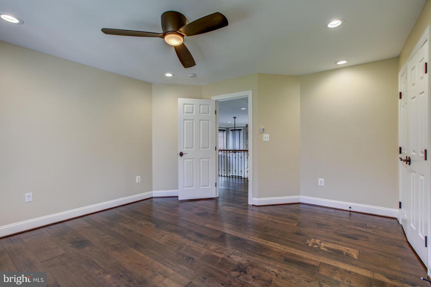 8138 RONDELAY LN, FAIRFAX STATION, Virginia 22039, 5 Bedrooms Bedrooms, ,4 BathroomsBathrooms,Residential,For sale,8138 RONDELAY LN,VAFX2244122 MLS # VAFX2244122
