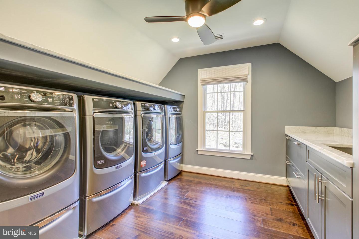 8138 RONDELAY LN, FAIRFAX STATION, Virginia 22039, 5 Bedrooms Bedrooms, ,4 BathroomsBathrooms,Residential,For sale,8138 RONDELAY LN,VAFX2244122 MLS # VAFX2244122