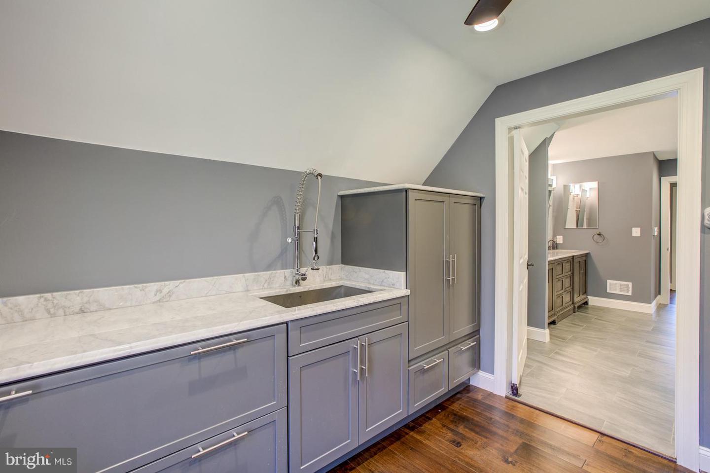 8138 RONDELAY LN, FAIRFAX STATION, Virginia 22039, 5 Bedrooms Bedrooms, ,4 BathroomsBathrooms,Residential,For sale,8138 RONDELAY LN,VAFX2244122 MLS # VAFX2244122
