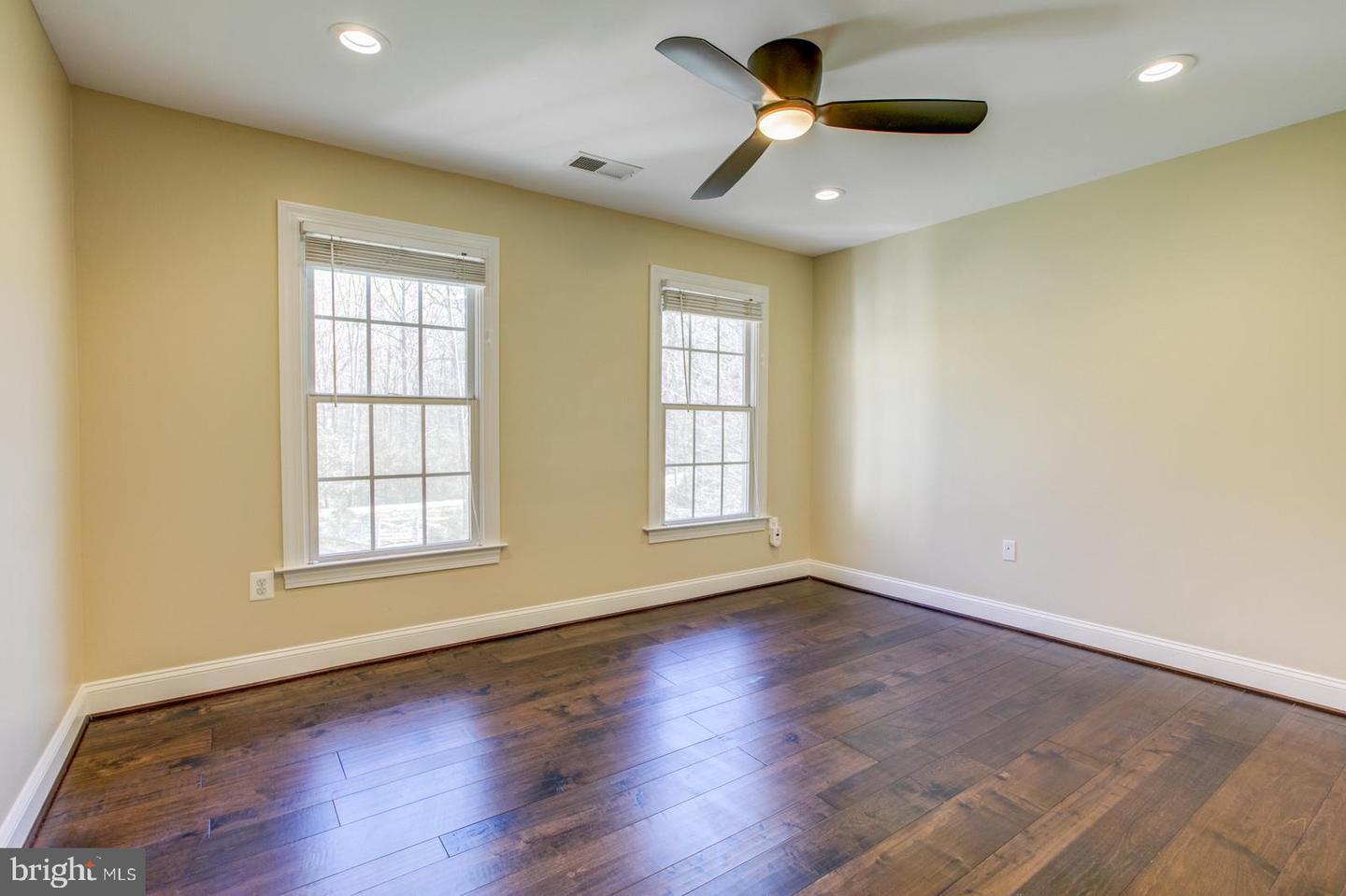 8138 RONDELAY LN, FAIRFAX STATION, Virginia 22039, 5 Bedrooms Bedrooms, ,4 BathroomsBathrooms,Residential,For sale,8138 RONDELAY LN,VAFX2244122 MLS # VAFX2244122