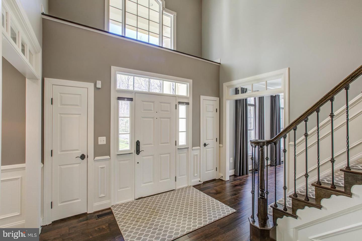 8138 RONDELAY LN, FAIRFAX STATION, Virginia 22039, 5 Bedrooms Bedrooms, ,4 BathroomsBathrooms,Residential,For sale,8138 RONDELAY LN,VAFX2244122 MLS # VAFX2244122