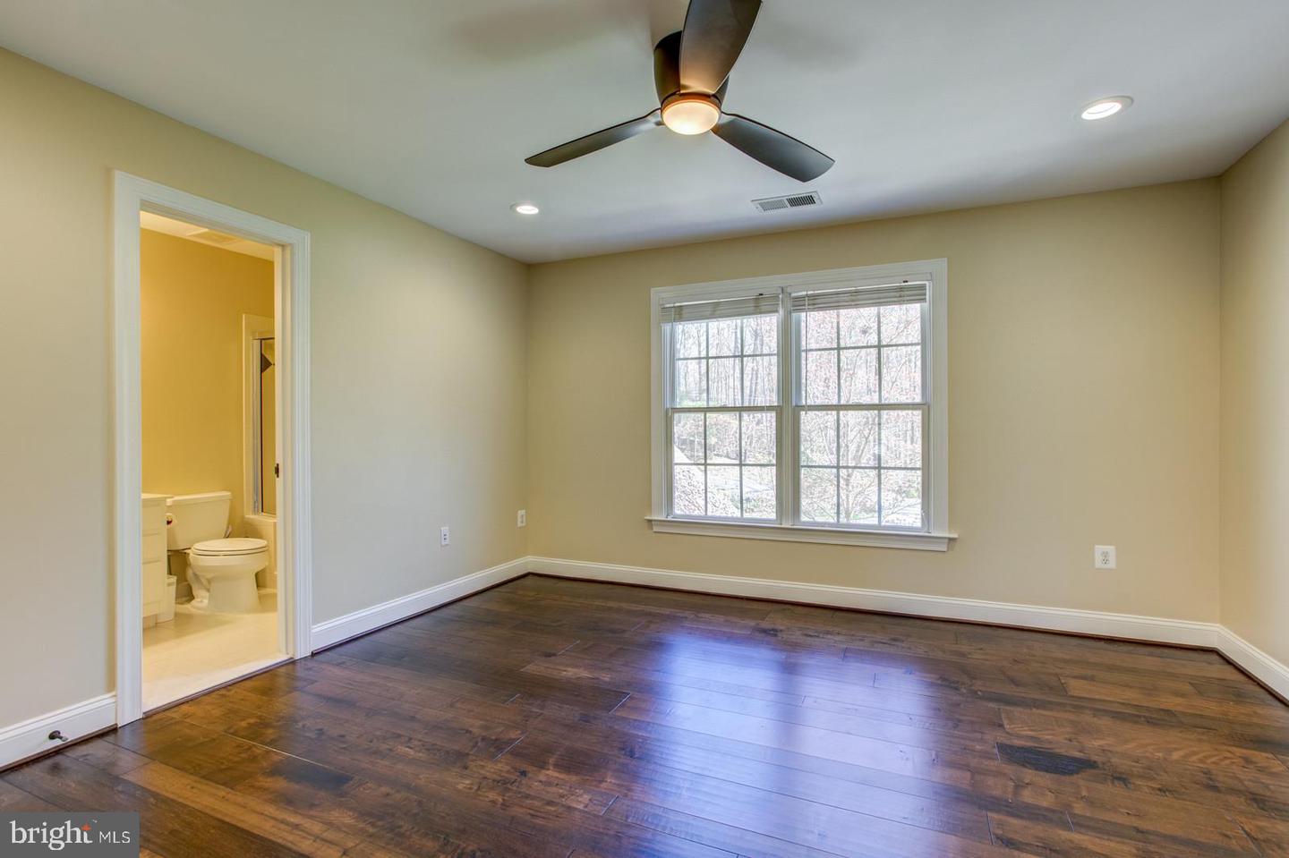 8138 RONDELAY LN, FAIRFAX STATION, Virginia 22039, 5 Bedrooms Bedrooms, ,4 BathroomsBathrooms,Residential,For sale,8138 RONDELAY LN,VAFX2244122 MLS # VAFX2244122