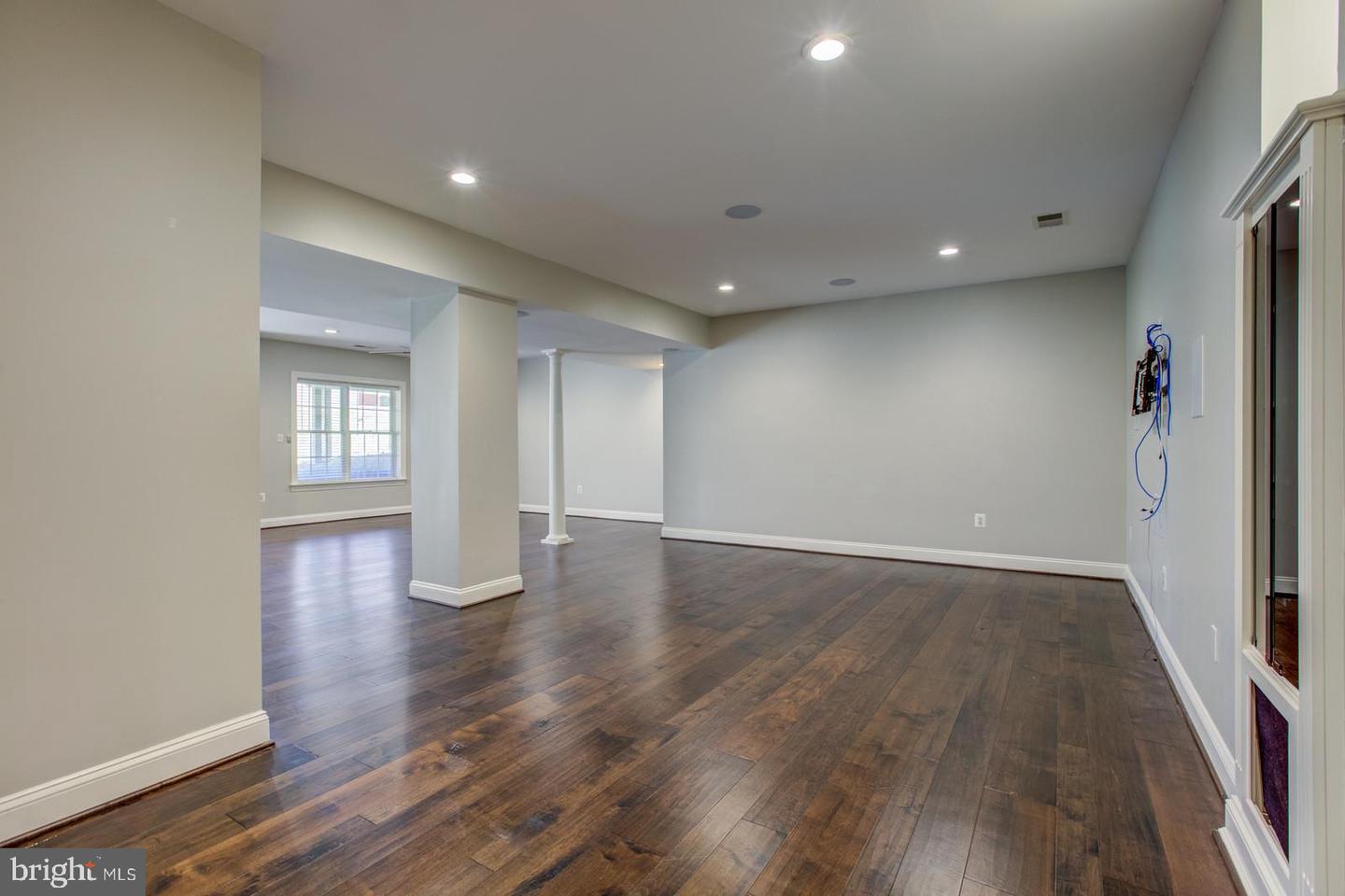 8138 RONDELAY LN, FAIRFAX STATION, Virginia 22039, 5 Bedrooms Bedrooms, ,4 BathroomsBathrooms,Residential,For sale,8138 RONDELAY LN,VAFX2244122 MLS # VAFX2244122