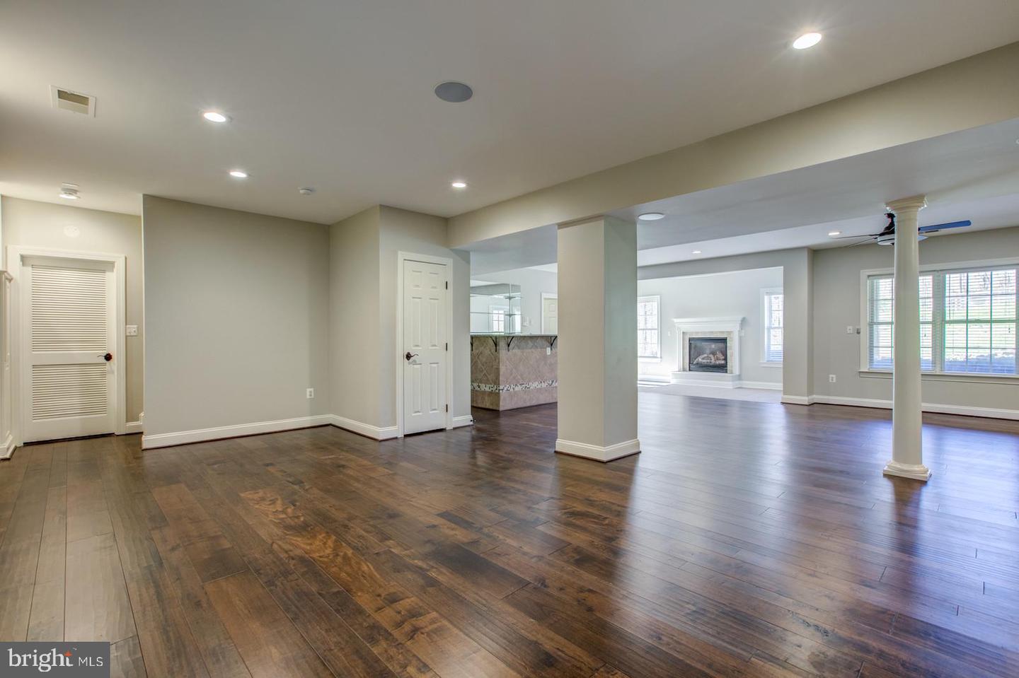 8138 RONDELAY LN, FAIRFAX STATION, Virginia 22039, 5 Bedrooms Bedrooms, ,4 BathroomsBathrooms,Residential,For sale,8138 RONDELAY LN,VAFX2244122 MLS # VAFX2244122