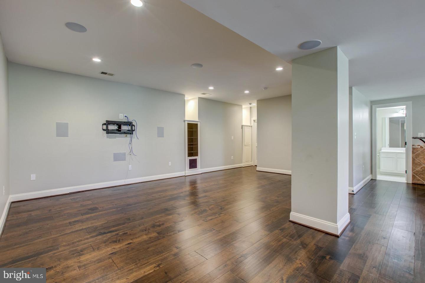 8138 RONDELAY LN, FAIRFAX STATION, Virginia 22039, 5 Bedrooms Bedrooms, ,4 BathroomsBathrooms,Residential,For sale,8138 RONDELAY LN,VAFX2244122 MLS # VAFX2244122