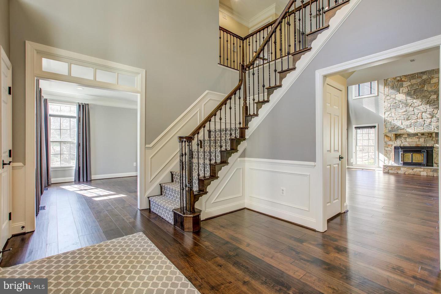 8138 RONDELAY LN, FAIRFAX STATION, Virginia 22039, 5 Bedrooms Bedrooms, ,4 BathroomsBathrooms,Residential,For sale,8138 RONDELAY LN,VAFX2244122 MLS # VAFX2244122
