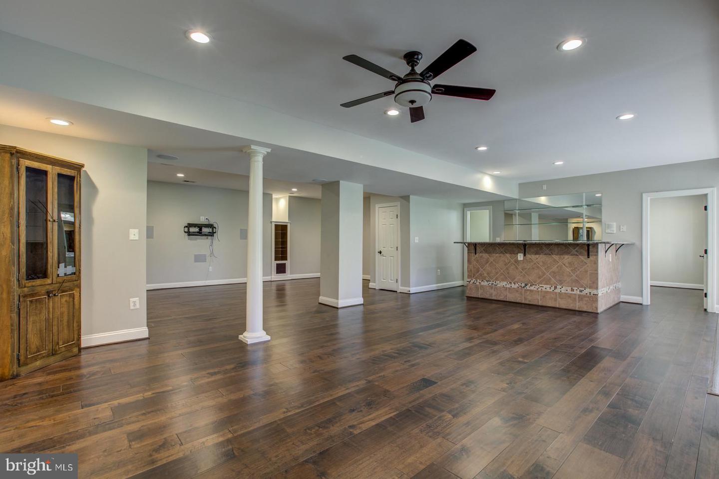 8138 RONDELAY LN, FAIRFAX STATION, Virginia 22039, 5 Bedrooms Bedrooms, ,4 BathroomsBathrooms,Residential,For sale,8138 RONDELAY LN,VAFX2244122 MLS # VAFX2244122