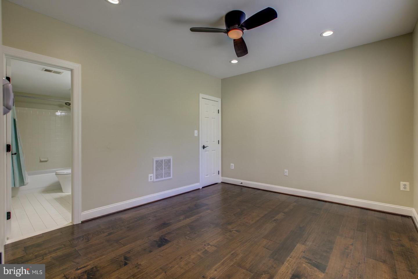 8138 RONDELAY LN, FAIRFAX STATION, Virginia 22039, 5 Bedrooms Bedrooms, ,4 BathroomsBathrooms,Residential,For sale,8138 RONDELAY LN,VAFX2244122 MLS # VAFX2244122