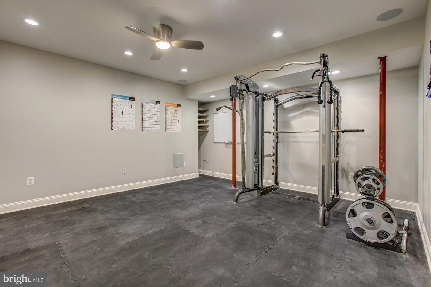 8138 RONDELAY LN, FAIRFAX STATION, Virginia 22039, 5 Bedrooms Bedrooms, ,4 BathroomsBathrooms,Residential,For sale,8138 RONDELAY LN,VAFX2244122 MLS # VAFX2244122
