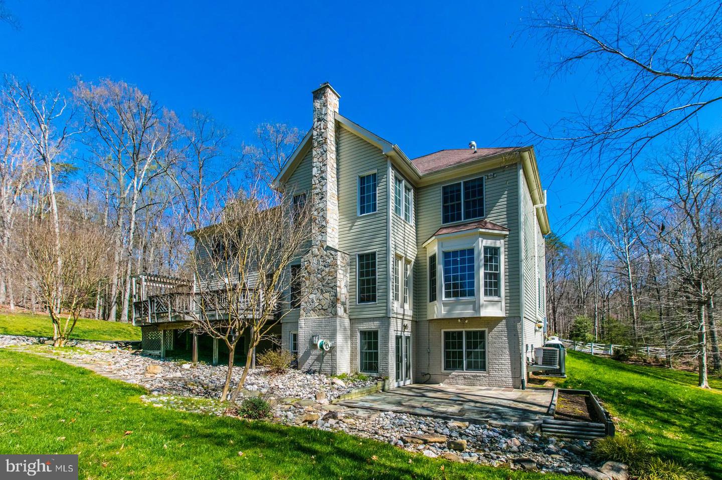 8138 RONDELAY LN, FAIRFAX STATION, Virginia 22039, 5 Bedrooms Bedrooms, ,4 BathroomsBathrooms,Residential,For sale,8138 RONDELAY LN,VAFX2244122 MLS # VAFX2244122