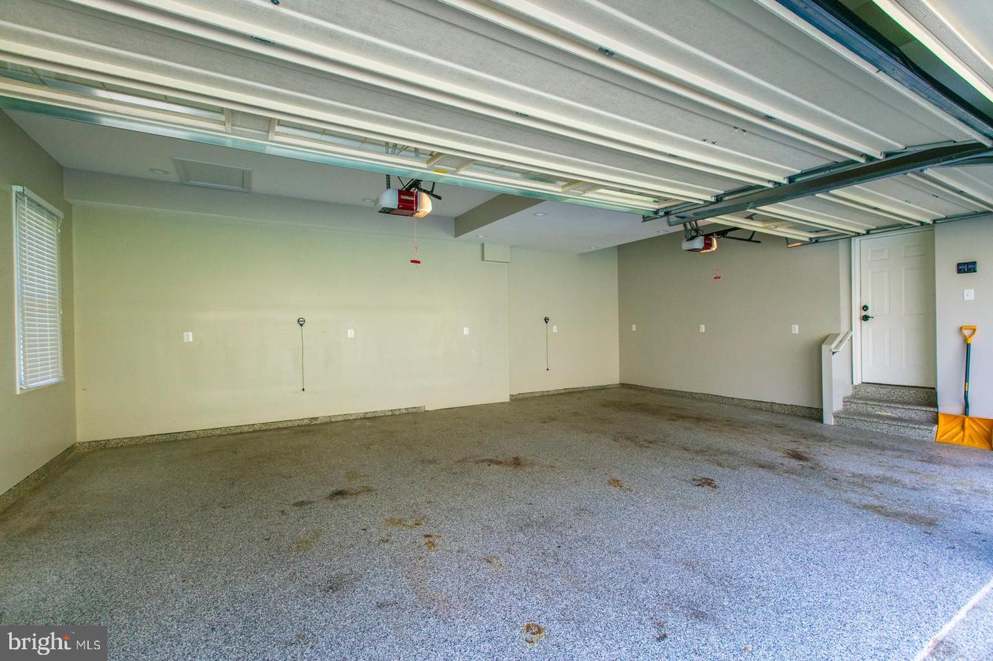 8138 RONDELAY LN, FAIRFAX STATION, Virginia 22039, 5 Bedrooms Bedrooms, ,4 BathroomsBathrooms,Residential,For sale,8138 RONDELAY LN,VAFX2244122 MLS # VAFX2244122