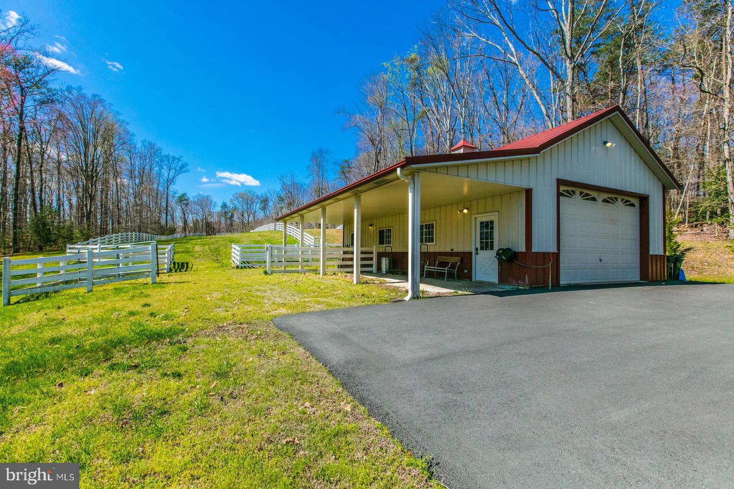 8138 RONDELAY LN, FAIRFAX STATION, Virginia 22039, 5 Bedrooms Bedrooms, ,4 BathroomsBathrooms,Residential,For sale,8138 RONDELAY LN,VAFX2244122 MLS # VAFX2244122