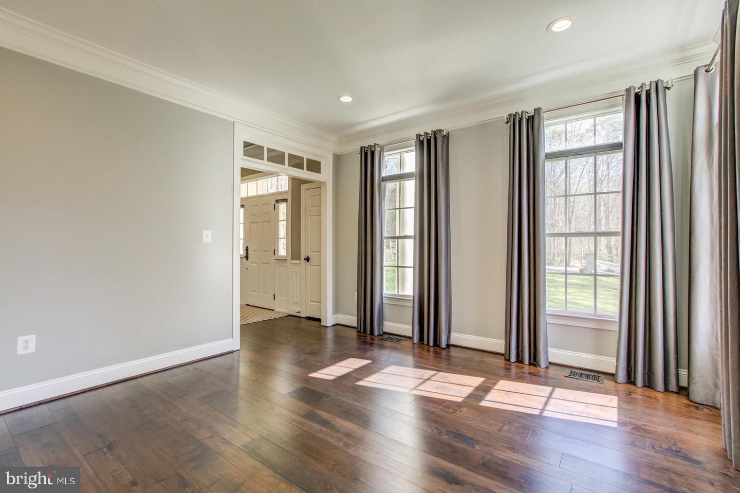 8138 RONDELAY LN, FAIRFAX STATION, Virginia 22039, 5 Bedrooms Bedrooms, ,4 BathroomsBathrooms,Residential,For sale,8138 RONDELAY LN,VAFX2244122 MLS # VAFX2244122