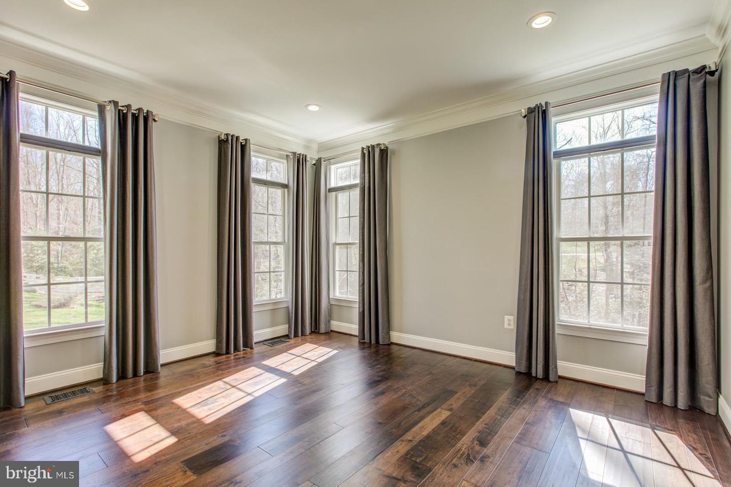8138 RONDELAY LN, FAIRFAX STATION, Virginia 22039, 5 Bedrooms Bedrooms, ,4 BathroomsBathrooms,Residential,For sale,8138 RONDELAY LN,VAFX2244122 MLS # VAFX2244122