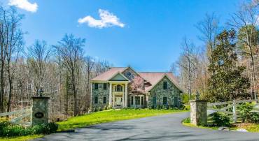 8138 RONDELAY LN, FAIRFAX STATION, Virginia 22039, 5 Bedrooms Bedrooms, ,4 BathroomsBathrooms,Residential,For sale,8138 RONDELAY LN,VAFX2244122 MLS # VAFX2244122