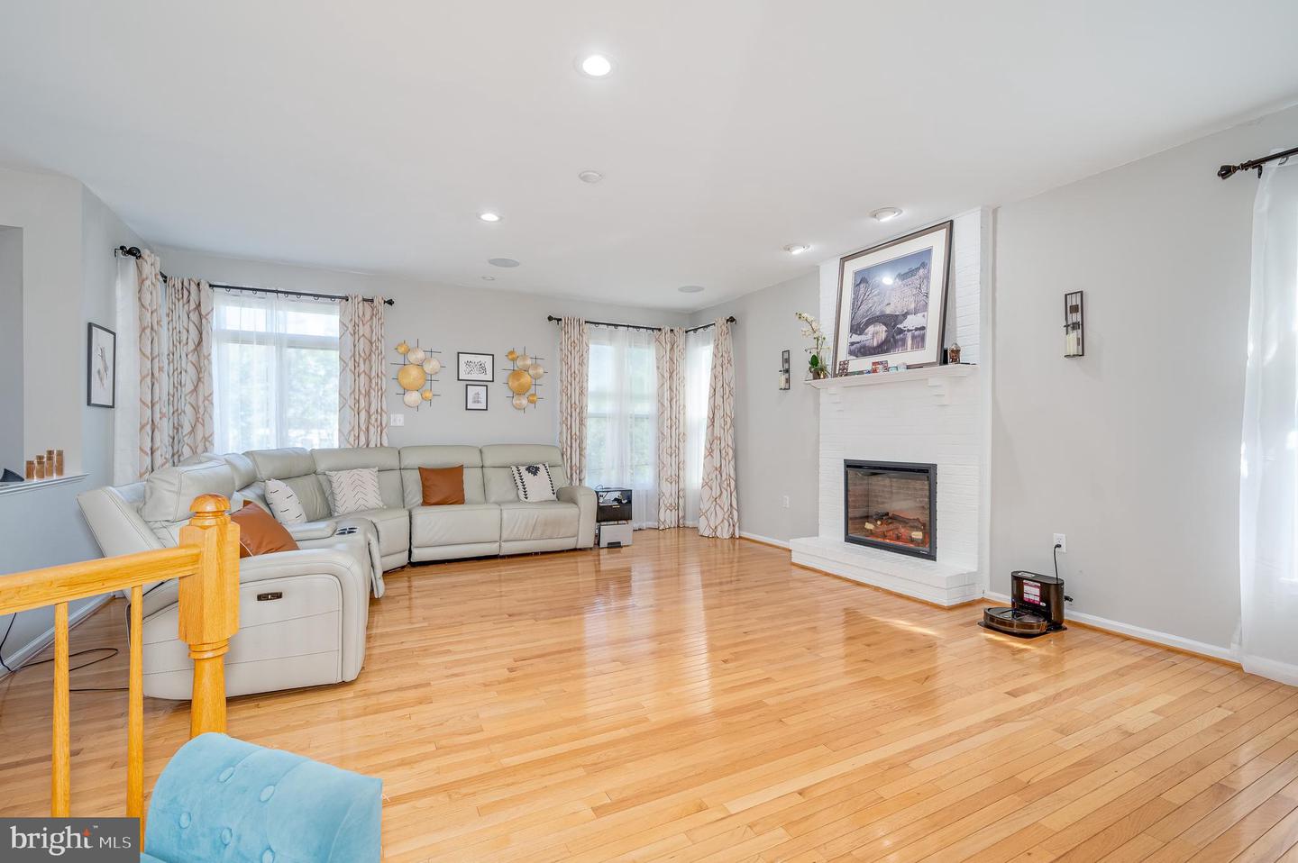 2410 DAKOTA LAKES DR, HERNDON, Virginia 20171, 5 Bedrooms Bedrooms, ,3 BathroomsBathrooms,Residential,For sale,2410 DAKOTA LAKES DR,VAFX2244472 MLS # VAFX2244472