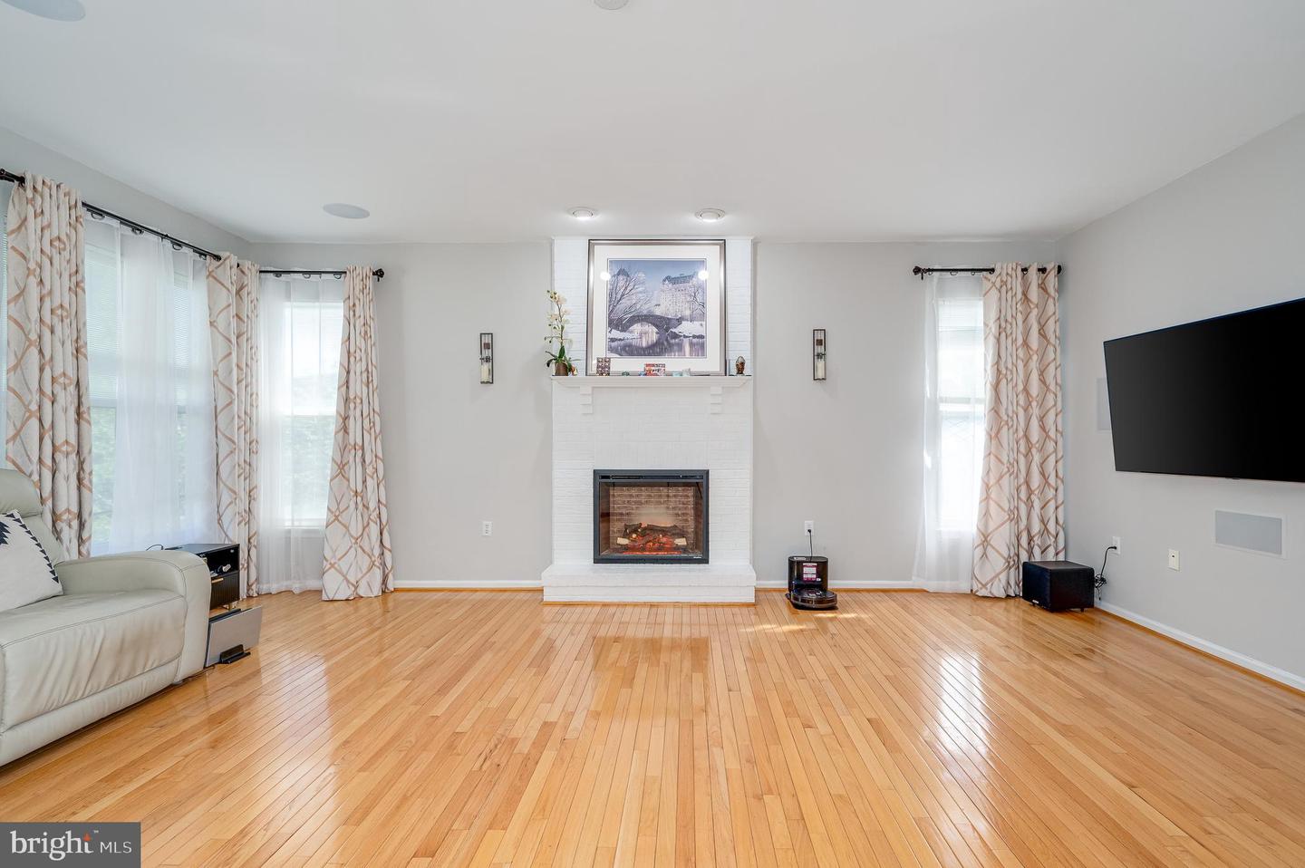 2410 DAKOTA LAKES DR, HERNDON, Virginia 20171, 5 Bedrooms Bedrooms, ,3 BathroomsBathrooms,Residential,For sale,2410 DAKOTA LAKES DR,VAFX2244472 MLS # VAFX2244472