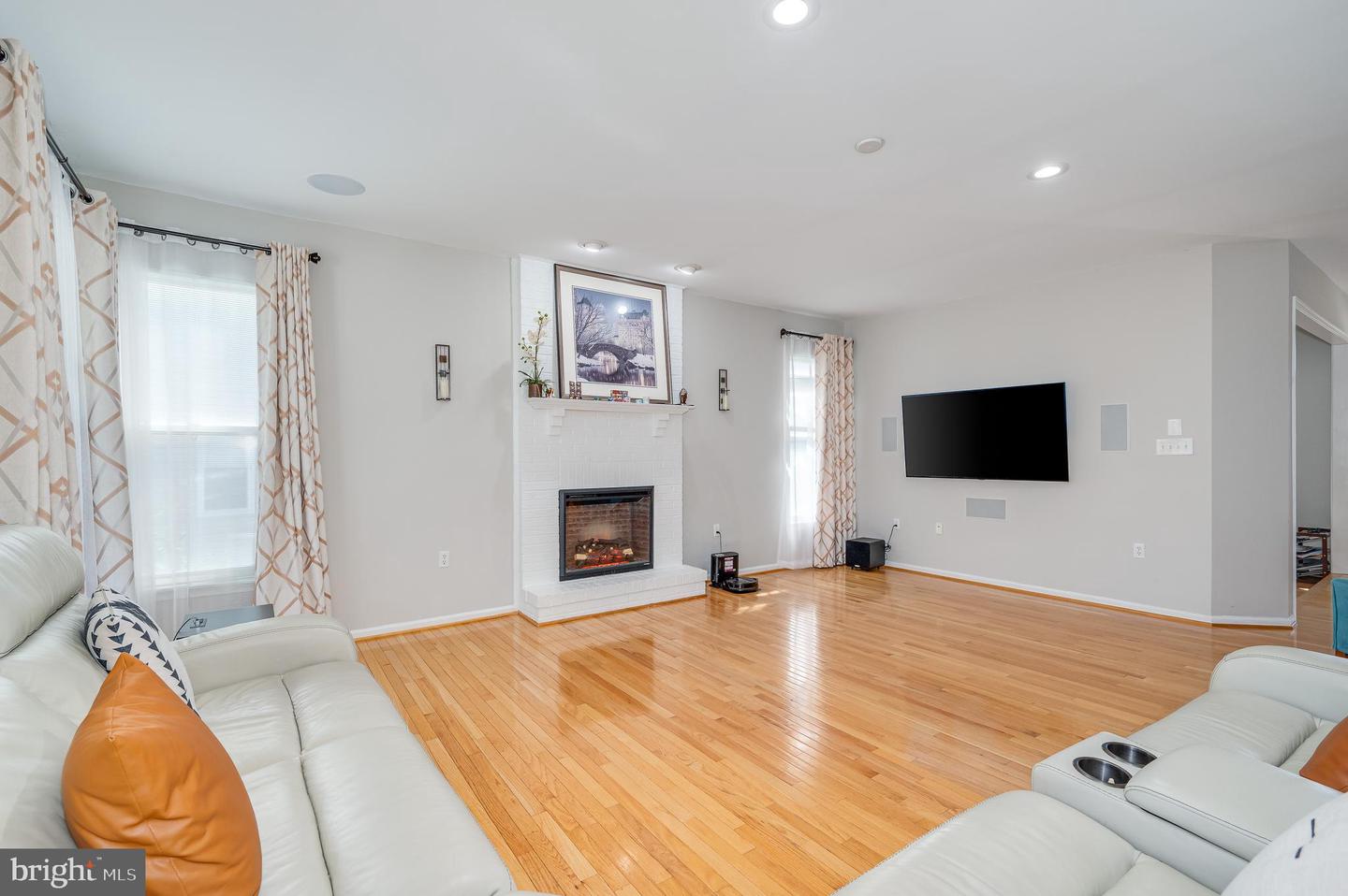 2410 DAKOTA LAKES DR, HERNDON, Virginia 20171, 5 Bedrooms Bedrooms, ,3 BathroomsBathrooms,Residential,For sale,2410 DAKOTA LAKES DR,VAFX2244472 MLS # VAFX2244472