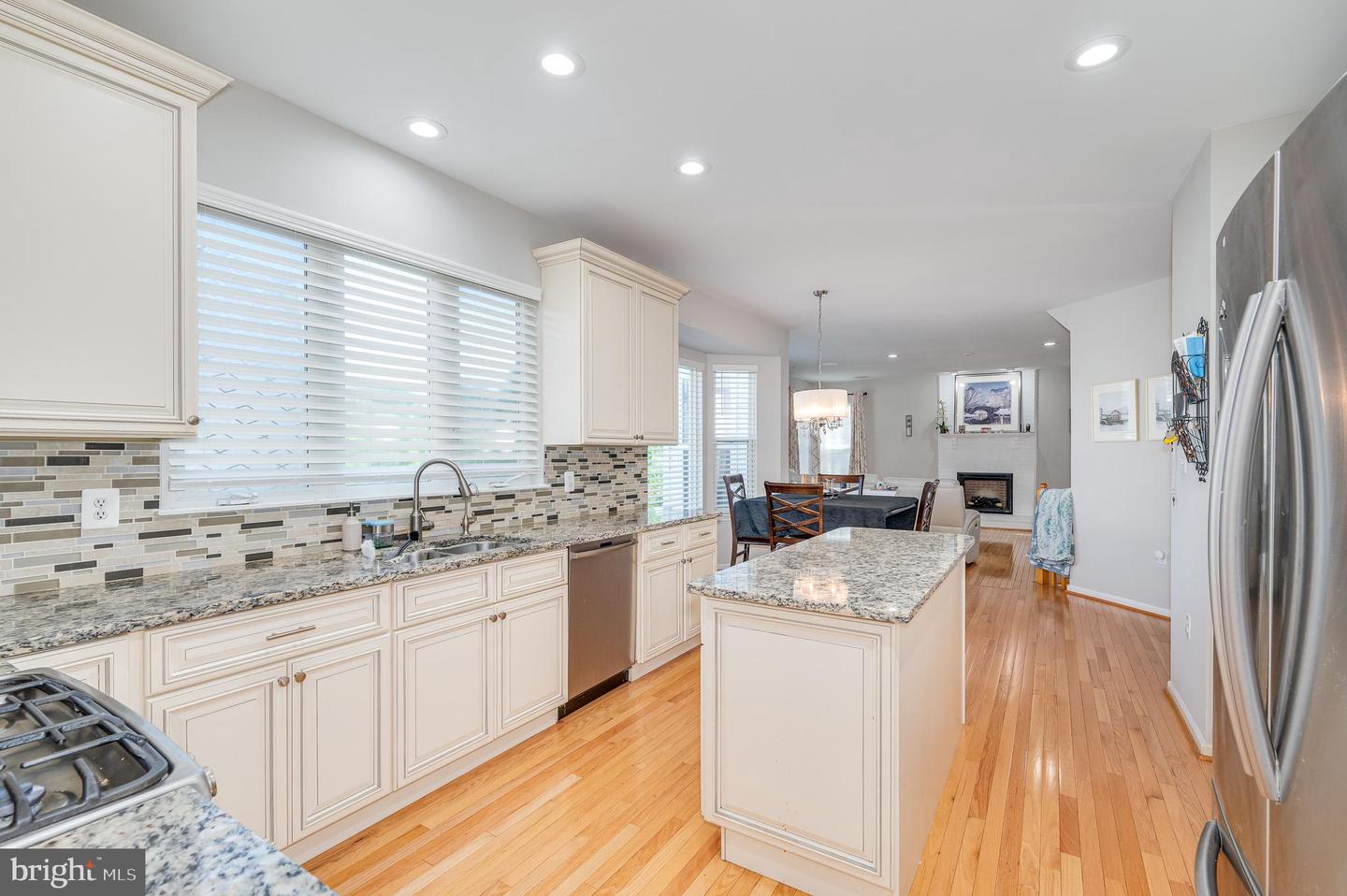 2410 DAKOTA LAKES DR, HERNDON, Virginia 20171, 5 Bedrooms Bedrooms, ,3 BathroomsBathrooms,Residential,For sale,2410 DAKOTA LAKES DR,VAFX2244472 MLS # VAFX2244472