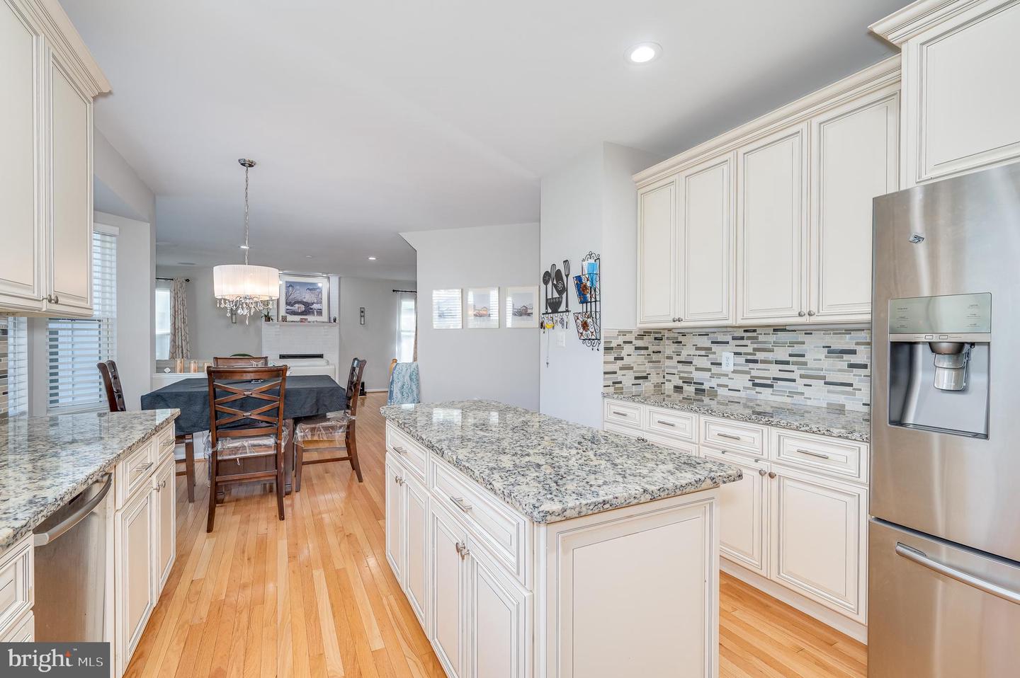 2410 DAKOTA LAKES DR, HERNDON, Virginia 20171, 5 Bedrooms Bedrooms, ,3 BathroomsBathrooms,Residential,For sale,2410 DAKOTA LAKES DR,VAFX2244472 MLS # VAFX2244472