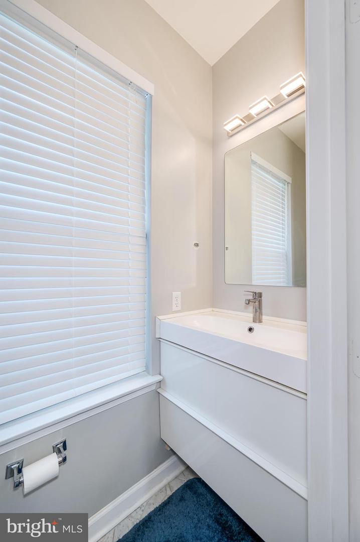 2410 DAKOTA LAKES DR, HERNDON, Virginia 20171, 5 Bedrooms Bedrooms, ,3 BathroomsBathrooms,Residential,For sale,2410 DAKOTA LAKES DR,VAFX2244472 MLS # VAFX2244472