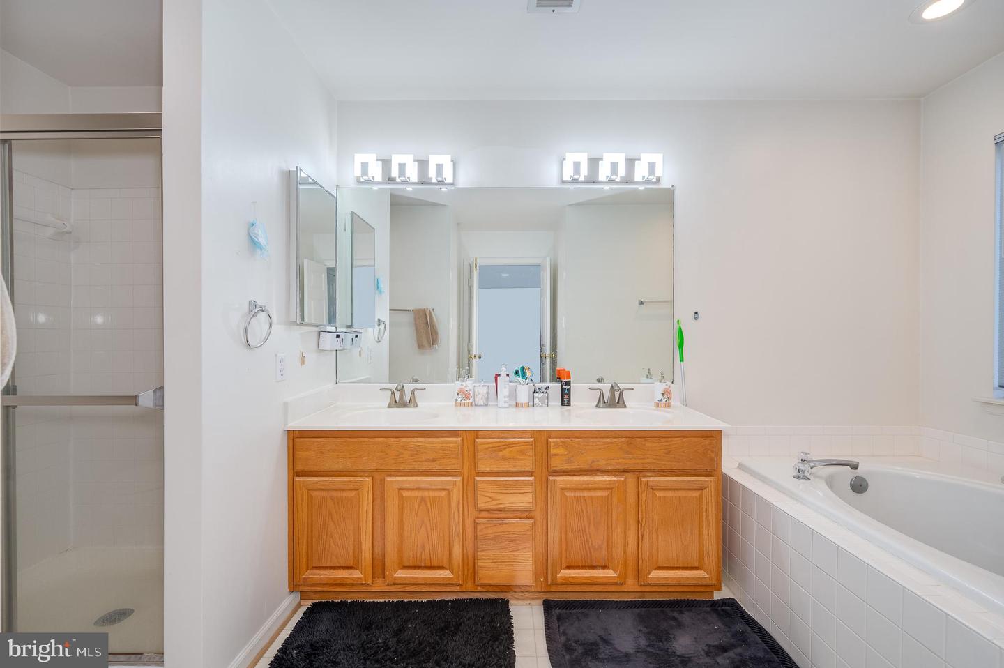 2410 DAKOTA LAKES DR, HERNDON, Virginia 20171, 5 Bedrooms Bedrooms, ,3 BathroomsBathrooms,Residential,For sale,2410 DAKOTA LAKES DR,VAFX2244472 MLS # VAFX2244472